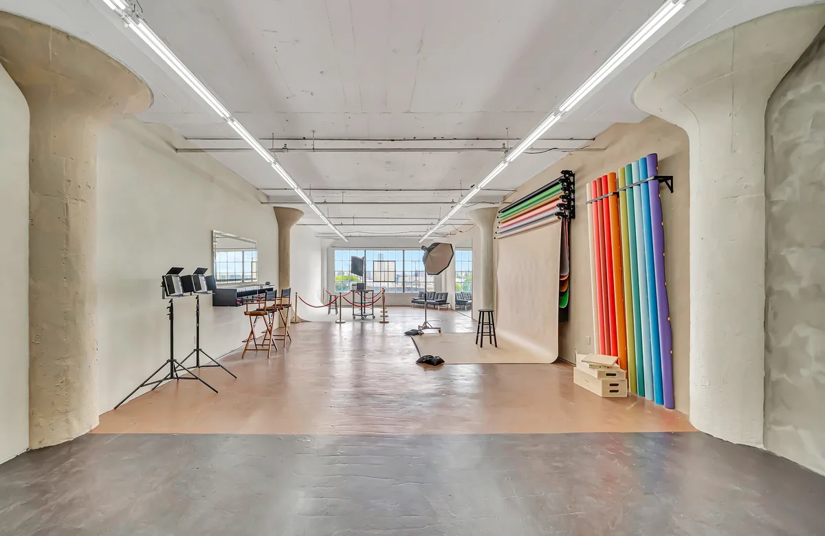 Photoshoot-Ready Studio with Skyline View and Free Equipment, 206 sqm, photo shoot, pop-up rental in Los Angeles