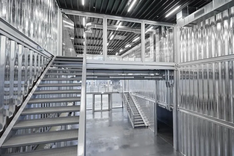 POP KUDAMM Modular Retail and Showroom Space in Berlin — 3