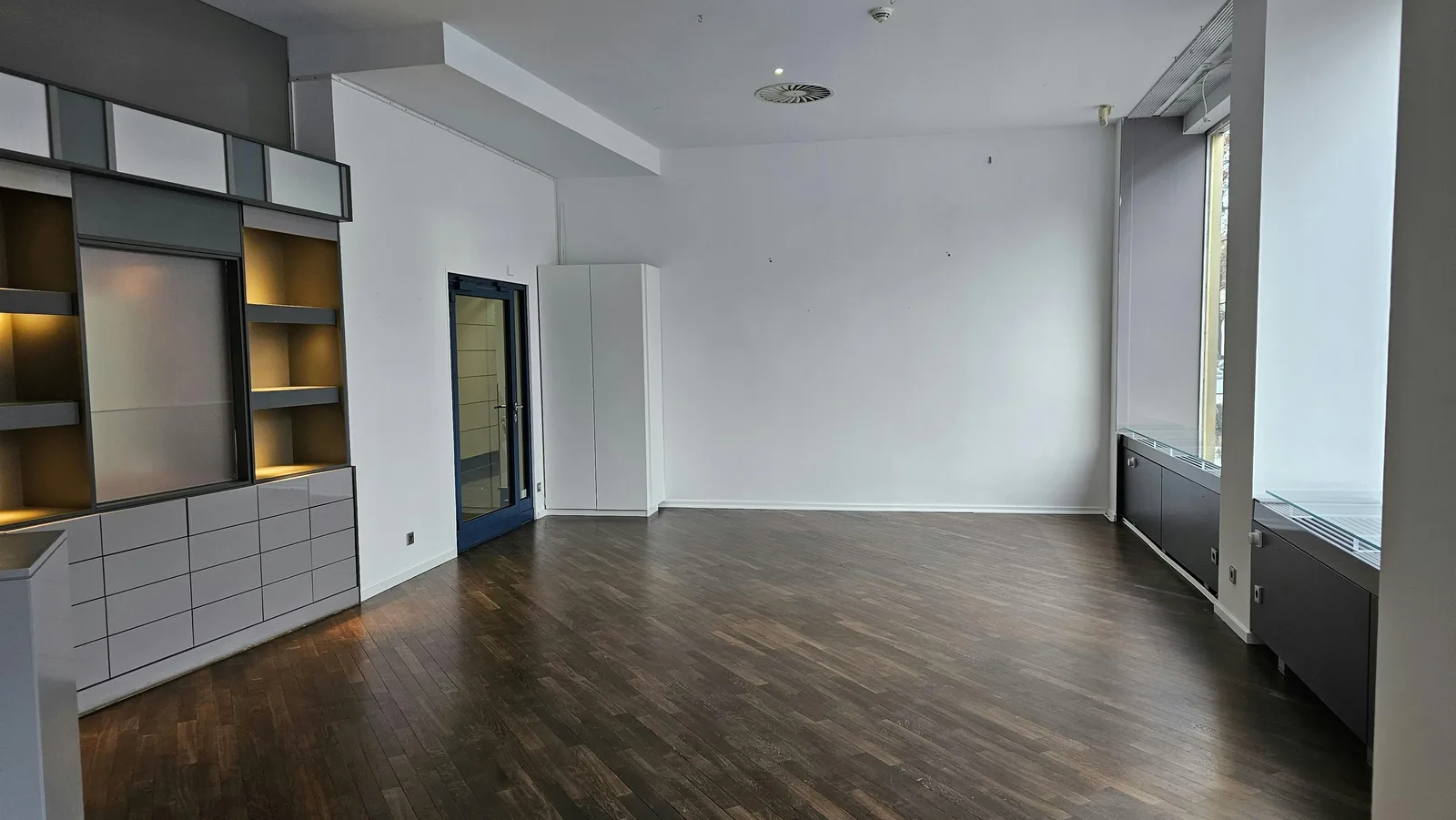 Pop-up and Showroom on Kurfürstendamm, Berlin — 3