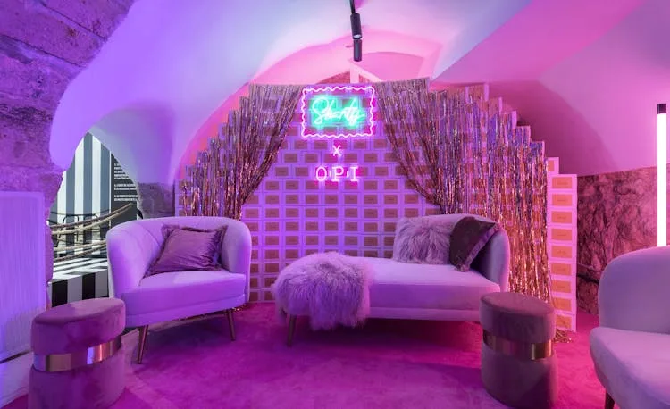 Pop Up Boutique on Rue Ferdinand Duval — 4