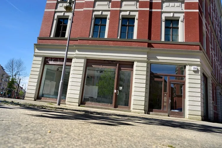 Pop-Up Retail and Showroom Space on Pappelallee, Berlin — 3
