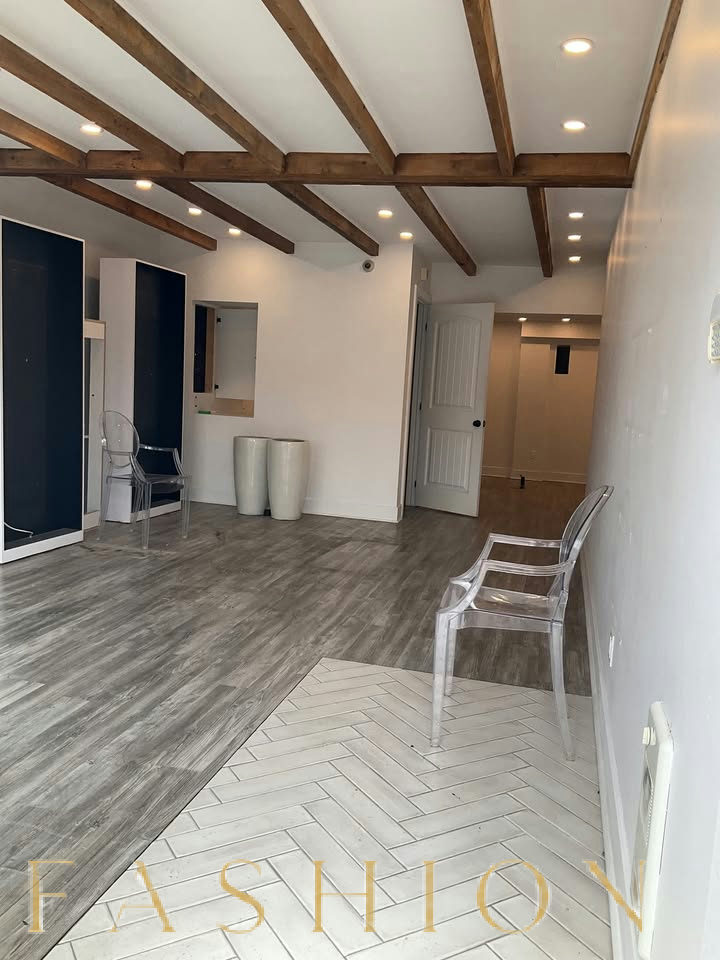Pop-Up Shop and Event Space for Rent in Rosemère, 112 sqm, pop up store, second interior view