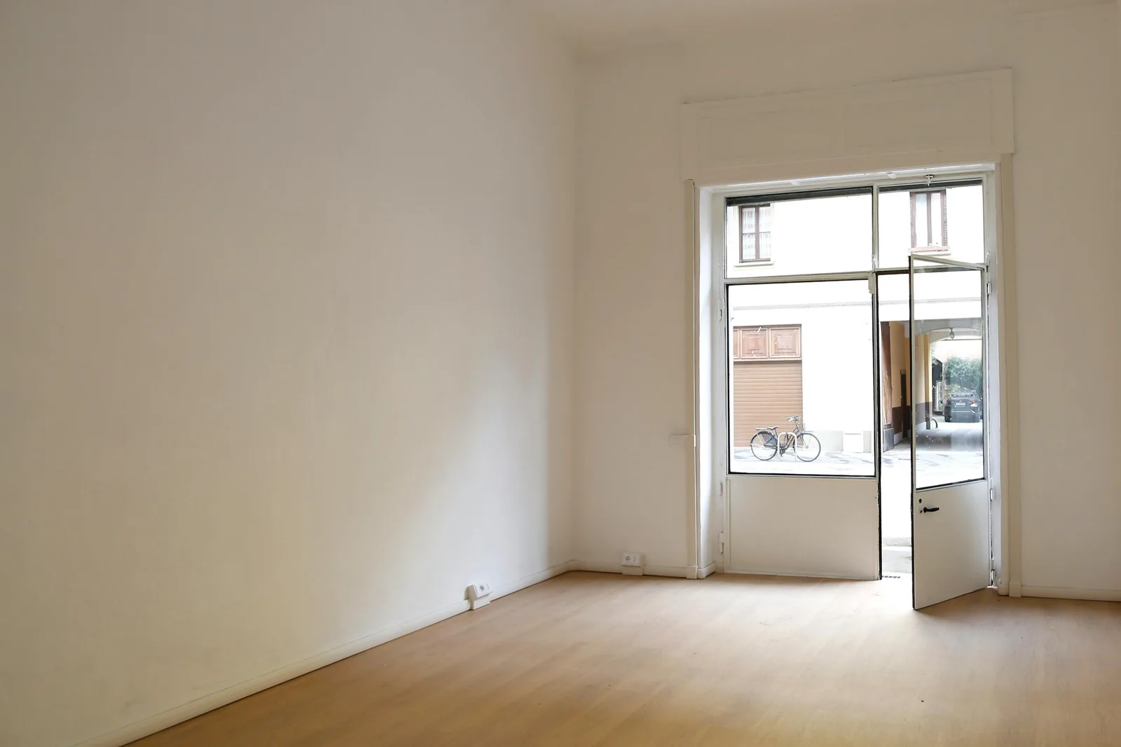 POP UP SPACE Gola Art Gallery Milano Navigli — 3