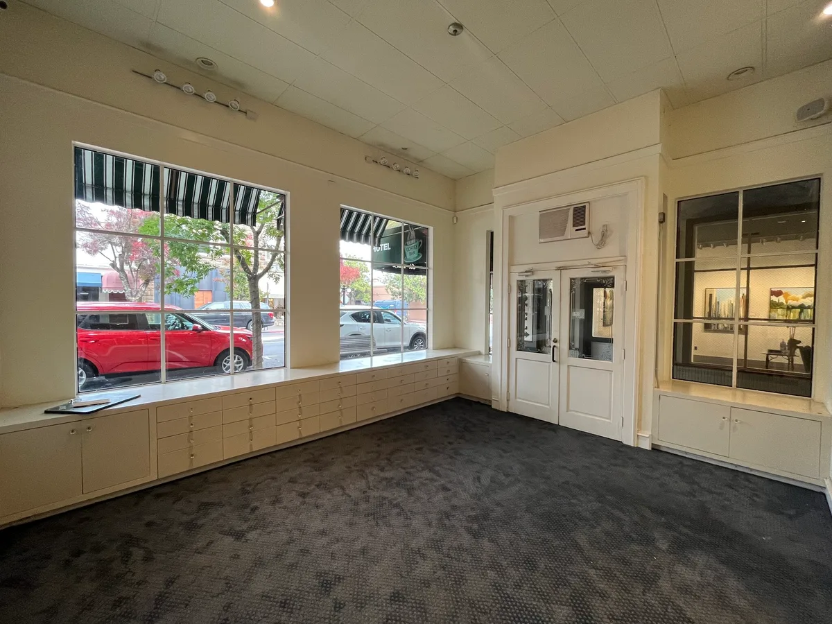 Pop-Up Space in Historic Hotel St. Helena, 50 sqm, pop up store