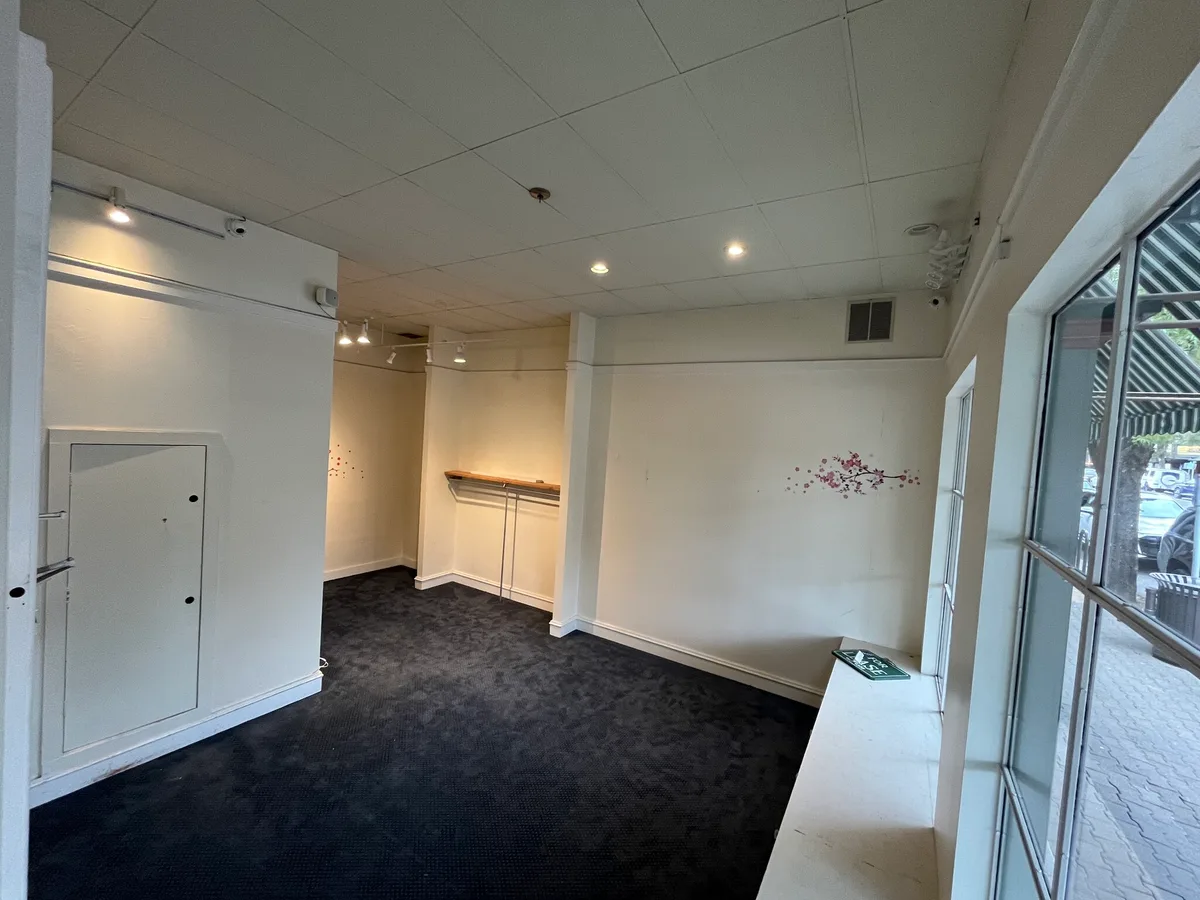 Pop-Up Space in Historic Hotel St. Helena, 50 sqm, pop up store, second interior view