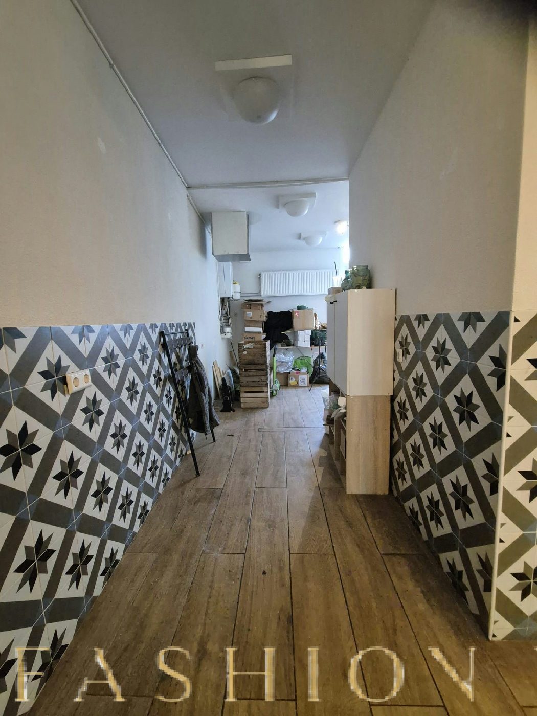 Pop-Up Store in Central Gouda, 77 sqm, pop up store, second interior view