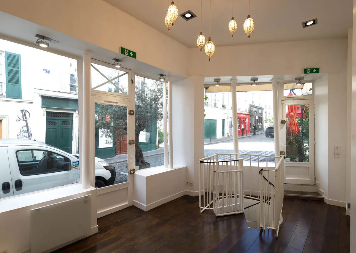Pop-Up Store in High Traffic Montmartre Location — 3