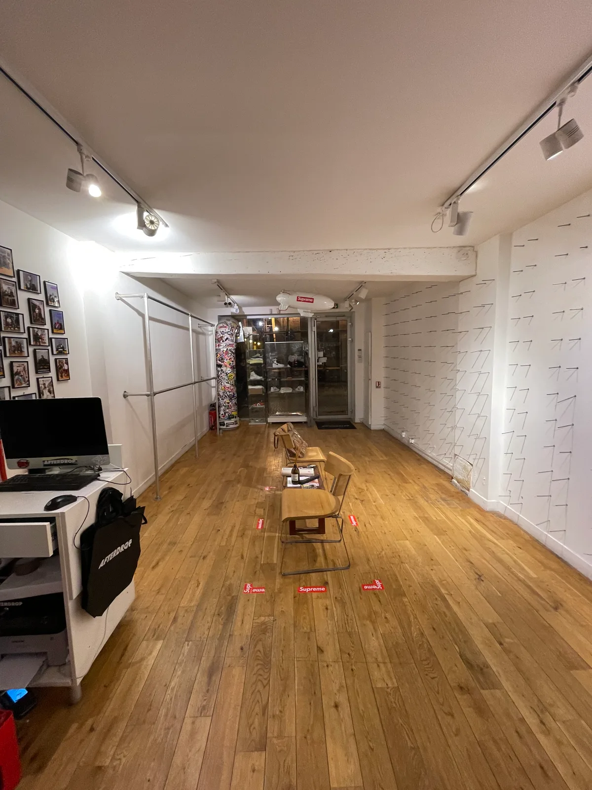 Pop-Up Store in Montorgueil Area - Pedestrian Street, 82 sqm, pop up store in Paris, interior view