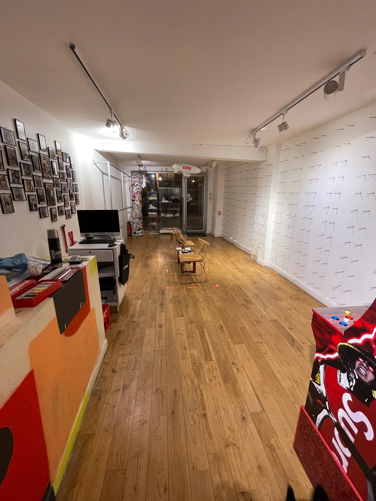 Pop-Up Store in Montorgueil Area - Pedestrian Street, 82 sqm, pop up store in Paris, second interior view