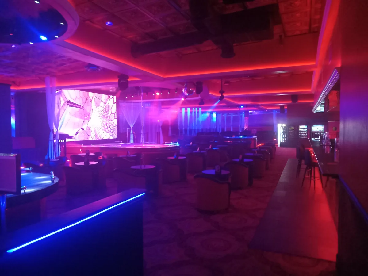 Premier Lounge and Gentlemen's Club for Events, 929 sqm, retail activation, pop-up rental in Austin, second interior view