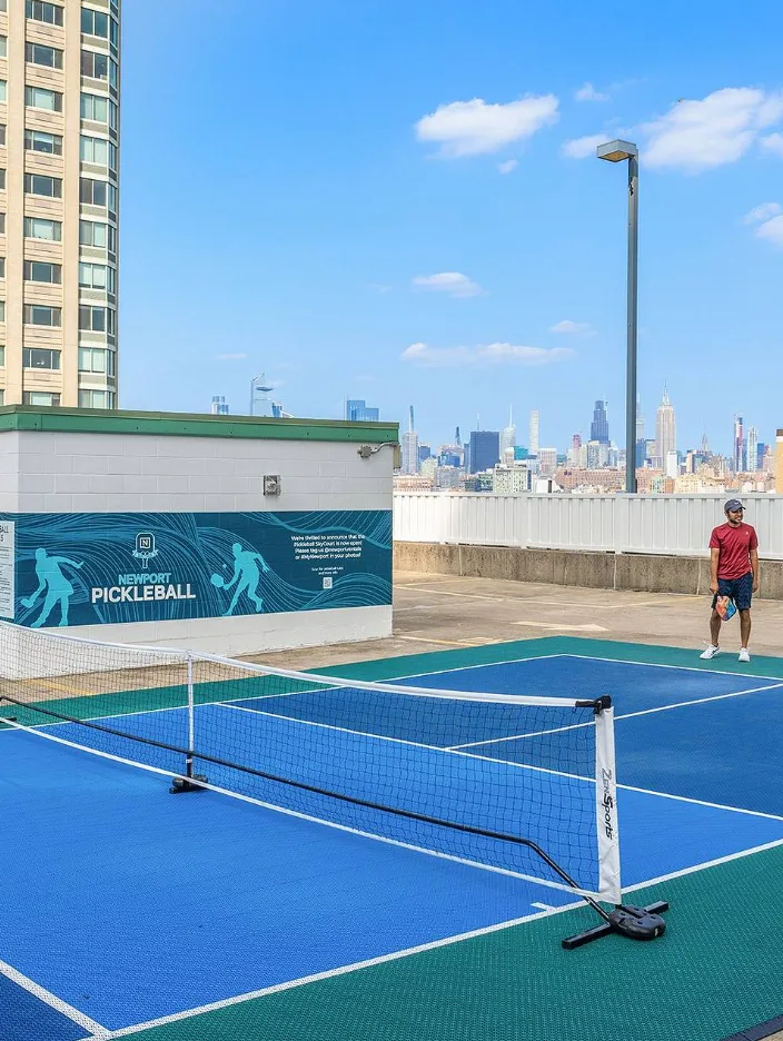 Premier Multi-Zone Sports Facility with Rooftop Courts, 1394 sqm, networking event, pop-up rental in Jersey City