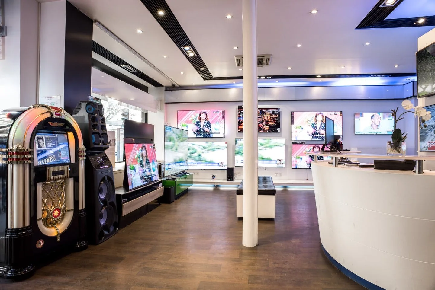 Premium Boutique in the 16th District, Paris — 3