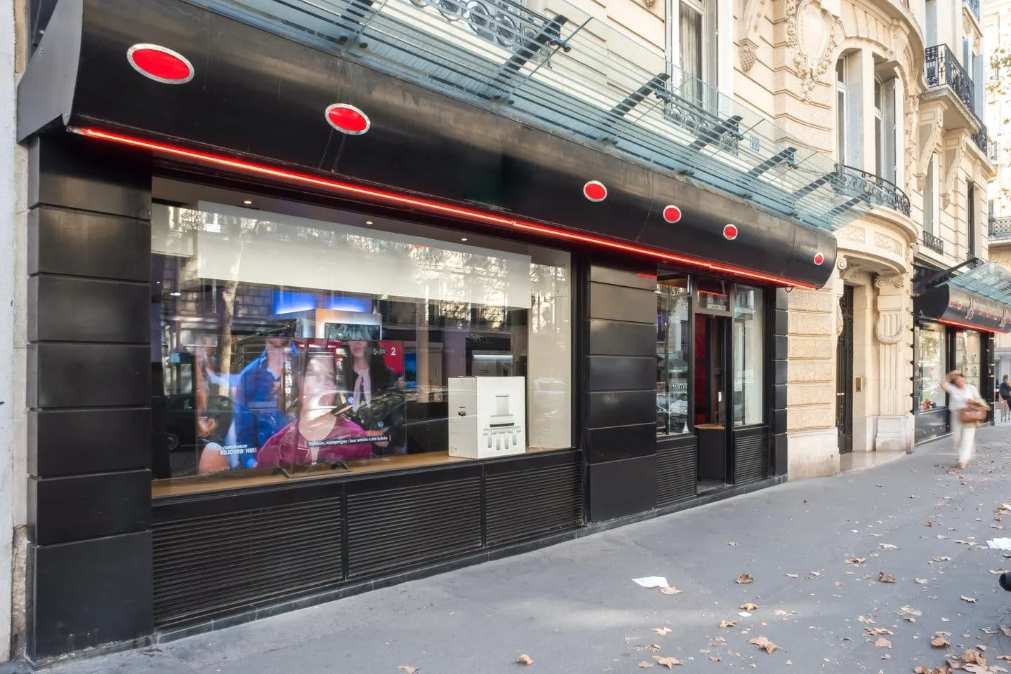 Premium Boutique in the 16th District, Paris — 4