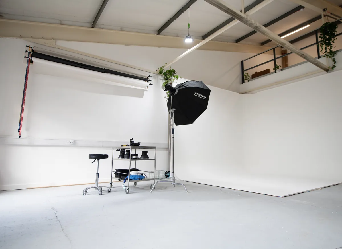 Premium Photography Studios Available 24/7 in South London, 125 sqm, photo shoot, pop-up rental in Greater London
