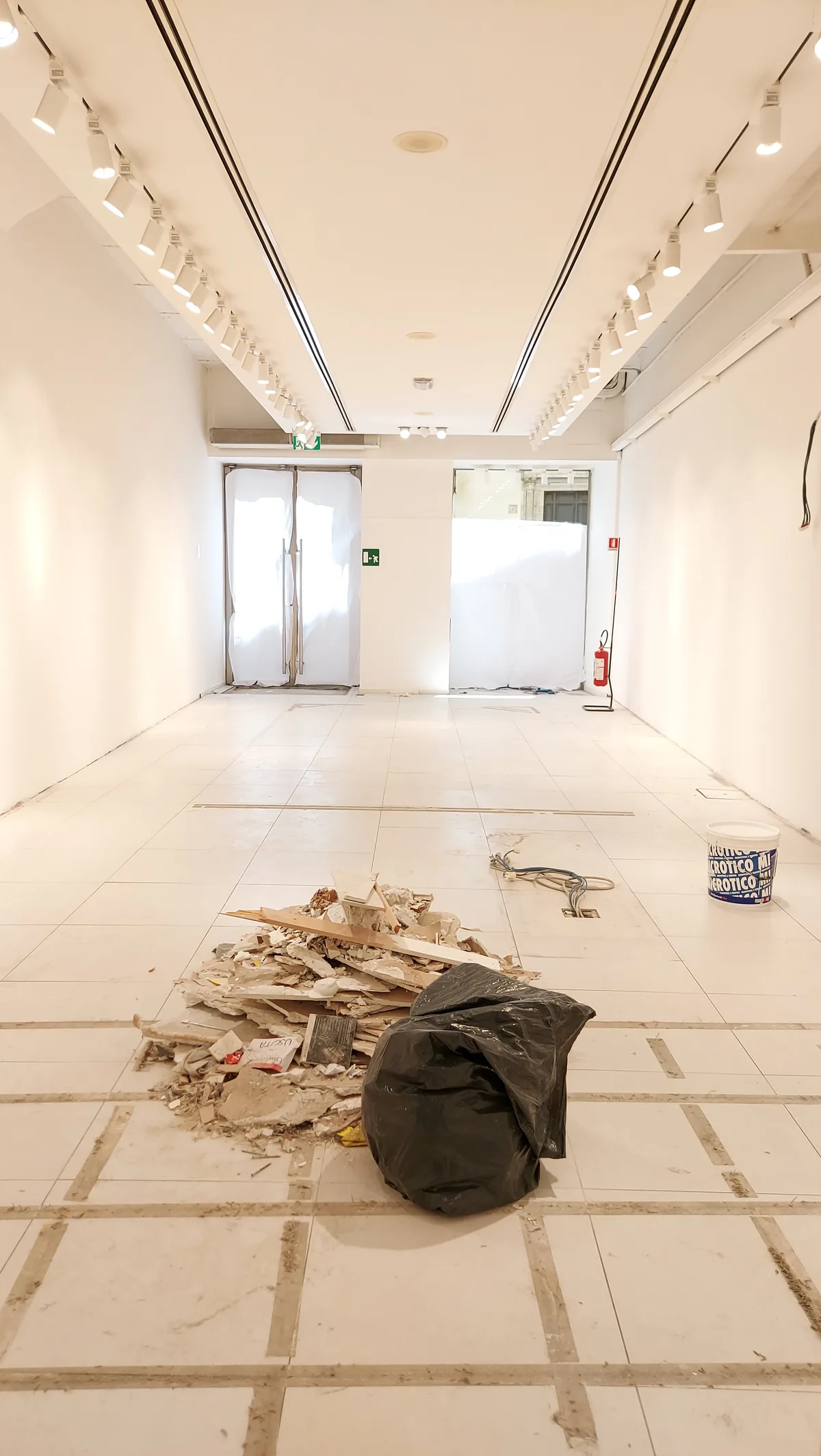 Prestigious Commercial Space for Rent in Siena, 130 sqm, retail activation, pop-up rental, third interior view