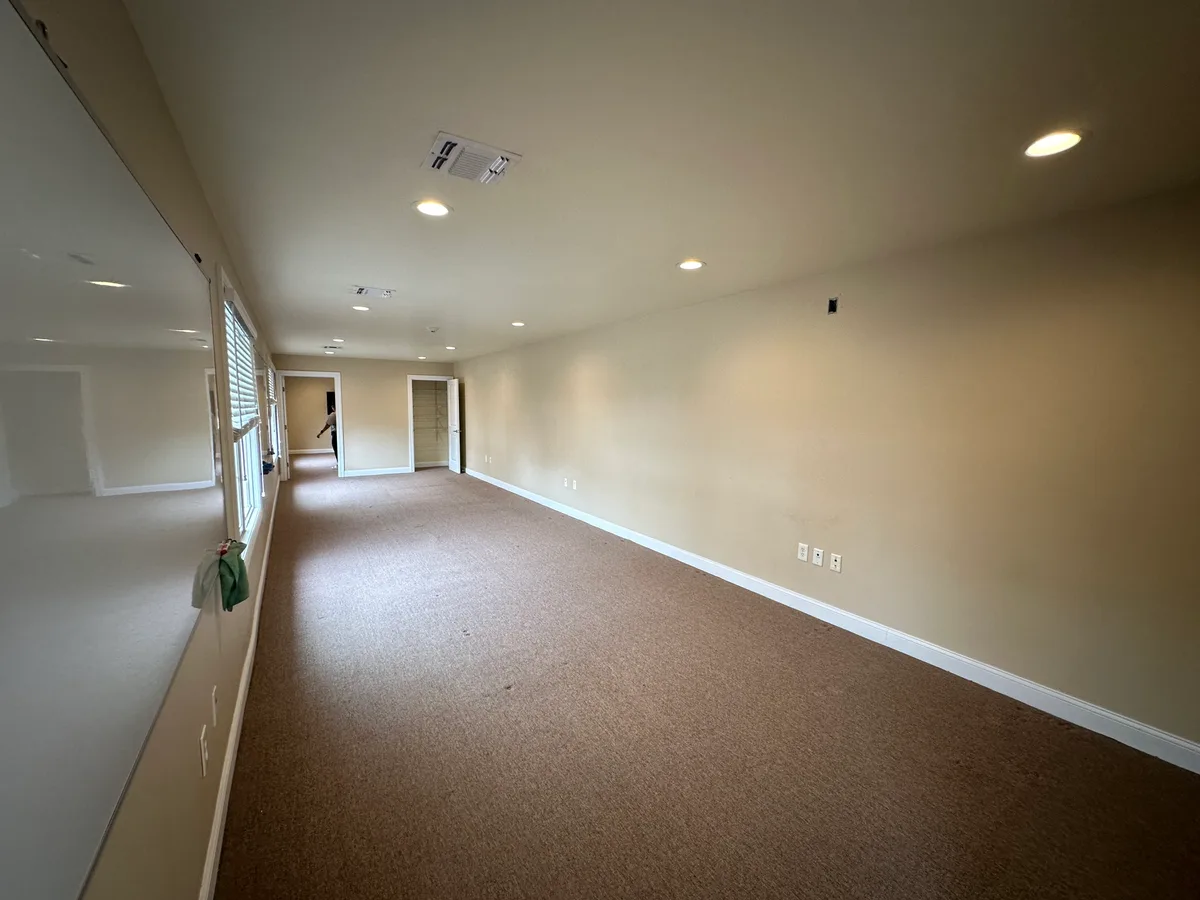 Prime 1,100 Sq Ft Office Space for Lease, 102 sqm, corporate event, pop-up rental in Paterson