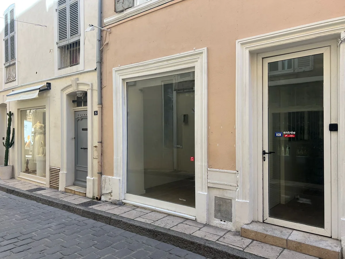 Prime Commercial Space in Downtown Saint-Tropez, 45 sqm, retail activation, pop-up rental