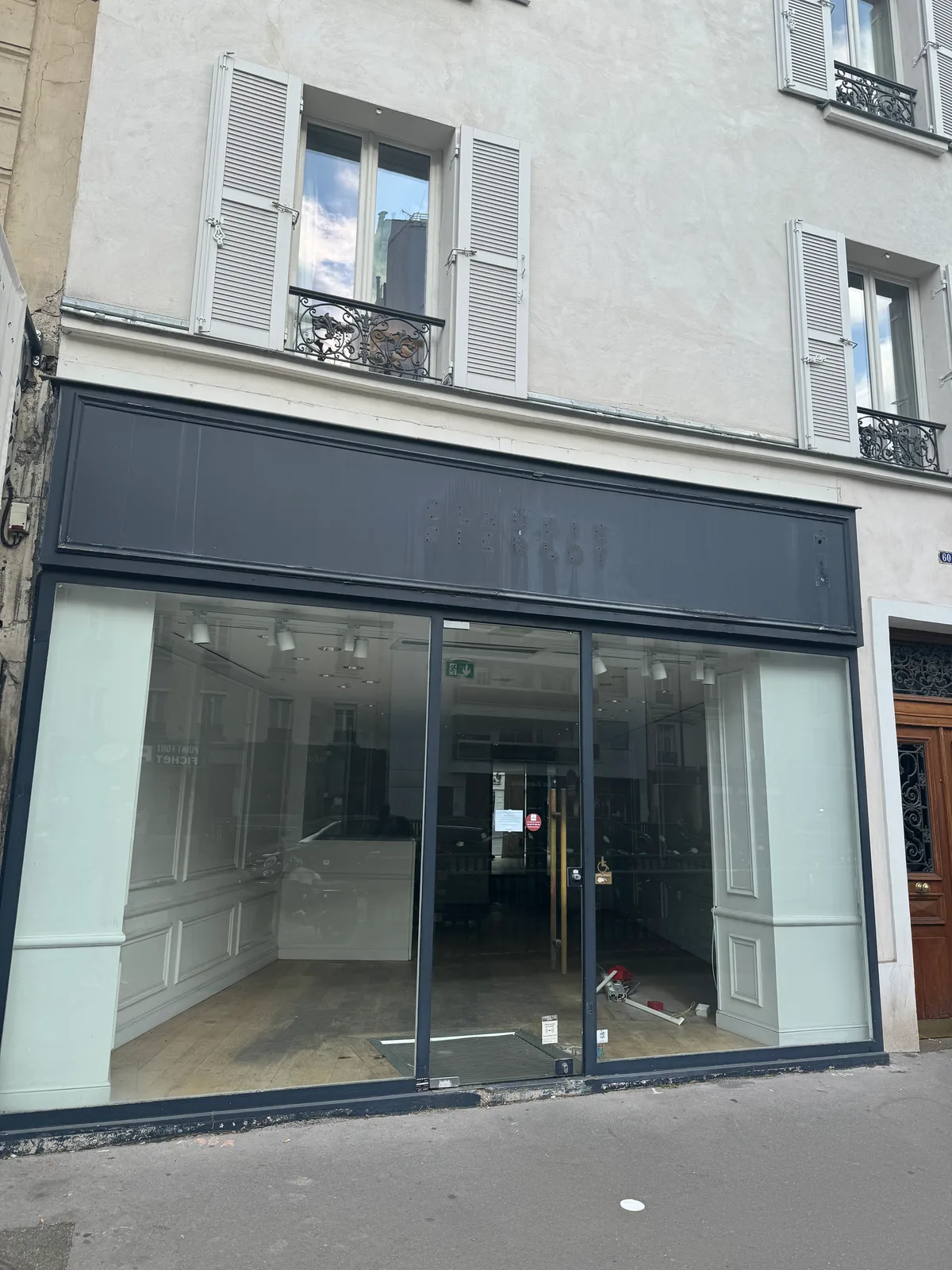 Prime Commercial Space on Avenue des Ternes, 80 sqm, pop up store in Paris