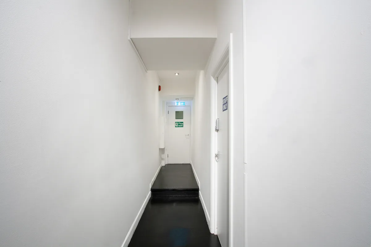 Prime Gallery Space Near Chalk Farm Station, 65 sqm, art exhibition, pop-up rental in Greater London, third interior view
