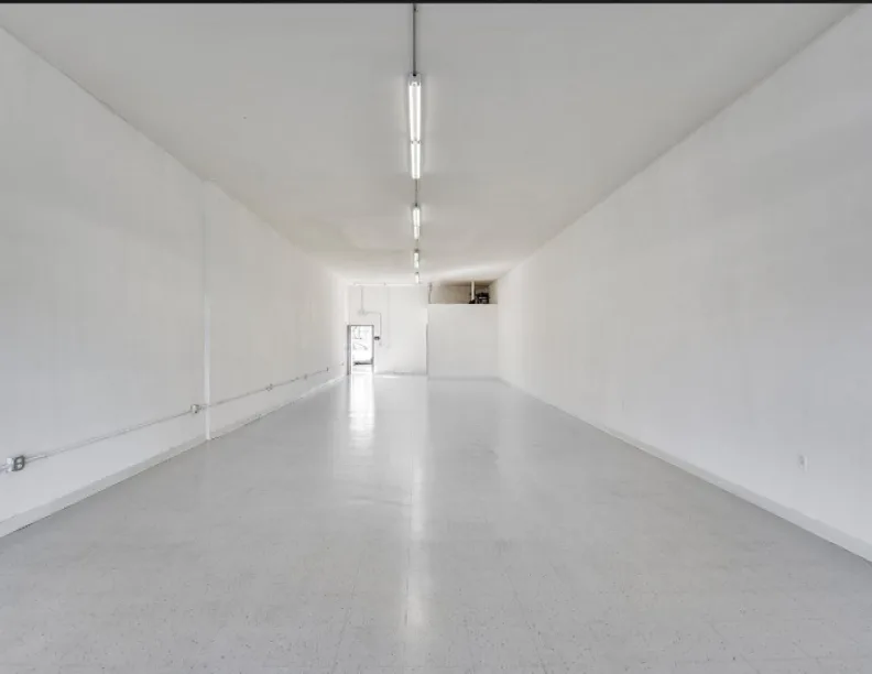 Prime Los Angeles Storefront on Florence Avenue, 139 sqm, pop up store