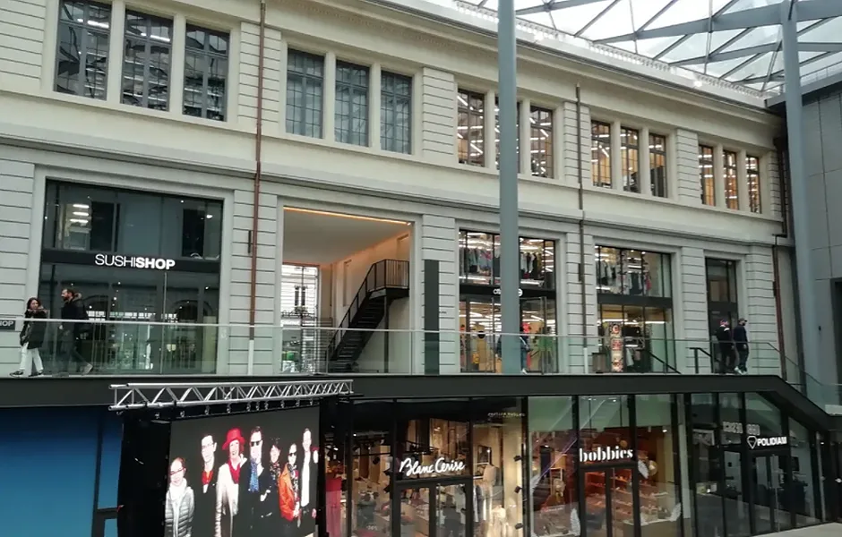 Prime Pop-Up Store Location in Lyon, 338 sqm, pop up store, interior view