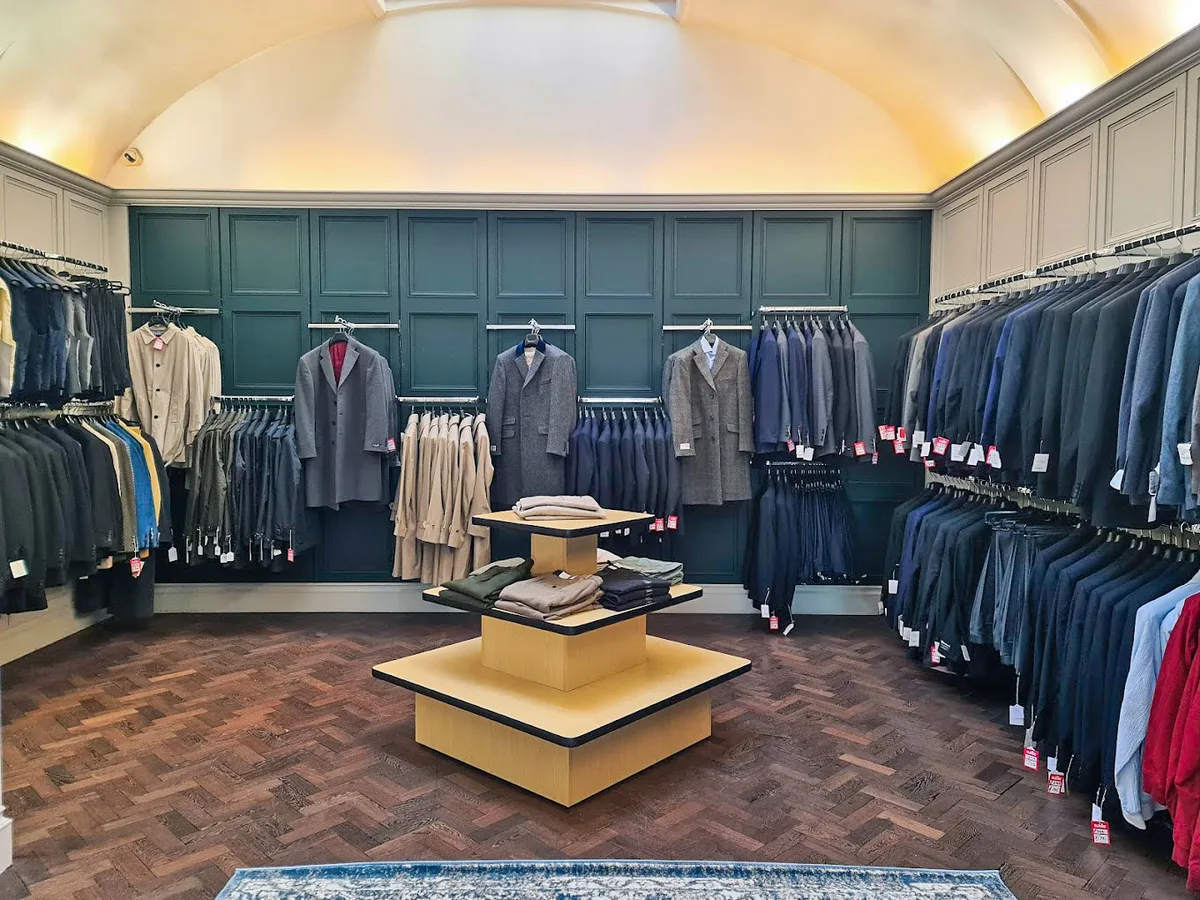 Prime Retail Opportunity in Mayfair with Modern Amenities, 181 sqm, pop up store in London, third interior view