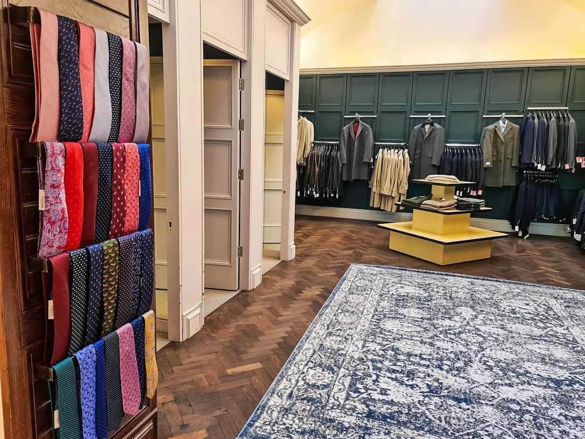 Prime Retail Opportunity in Mayfair with Modern Amenities, 181 sqm, pop up store in London, additional interior view