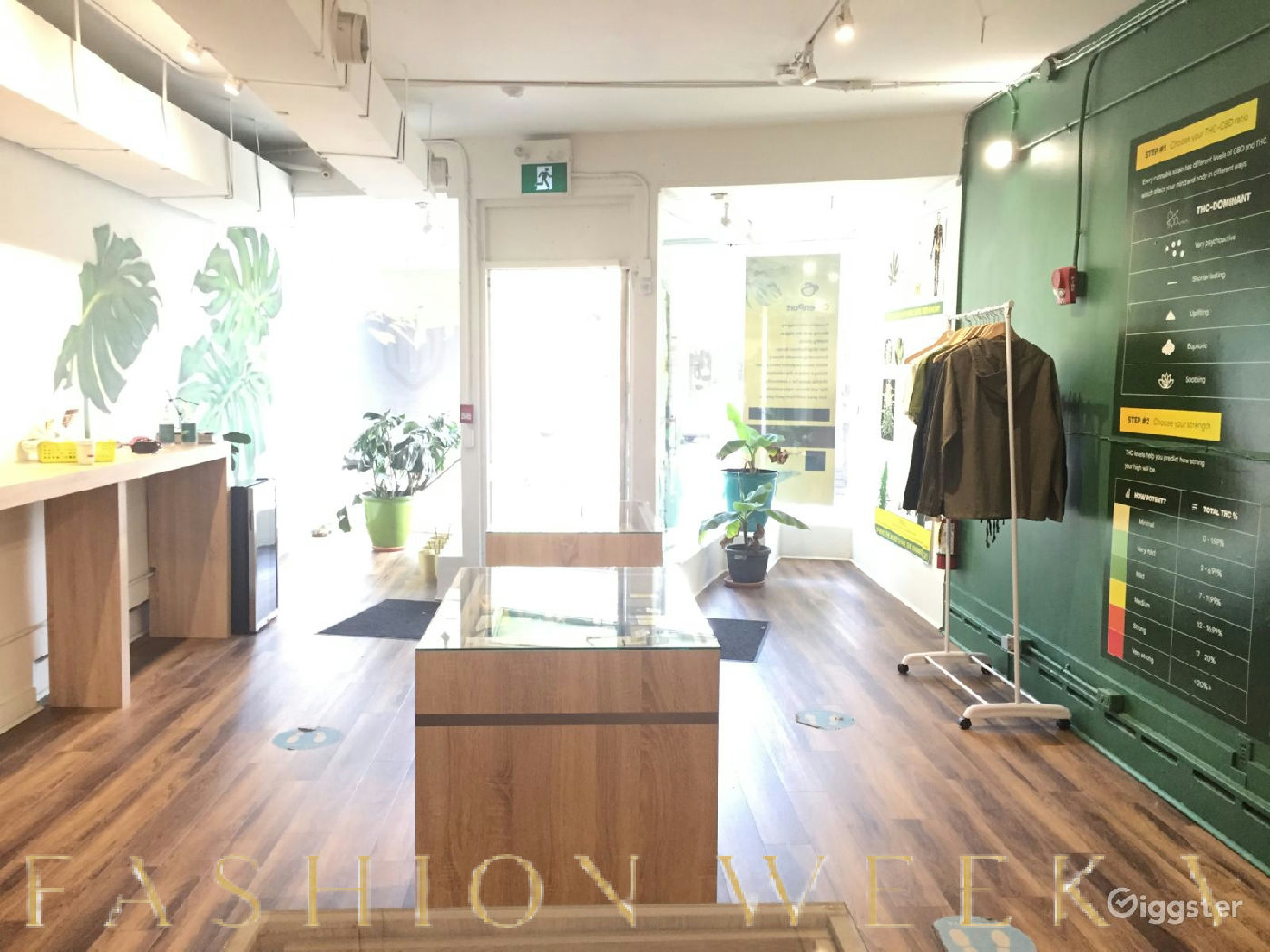 Prime Retail Space at Bathurst and College, 74 sqm, pop up store in Toronto