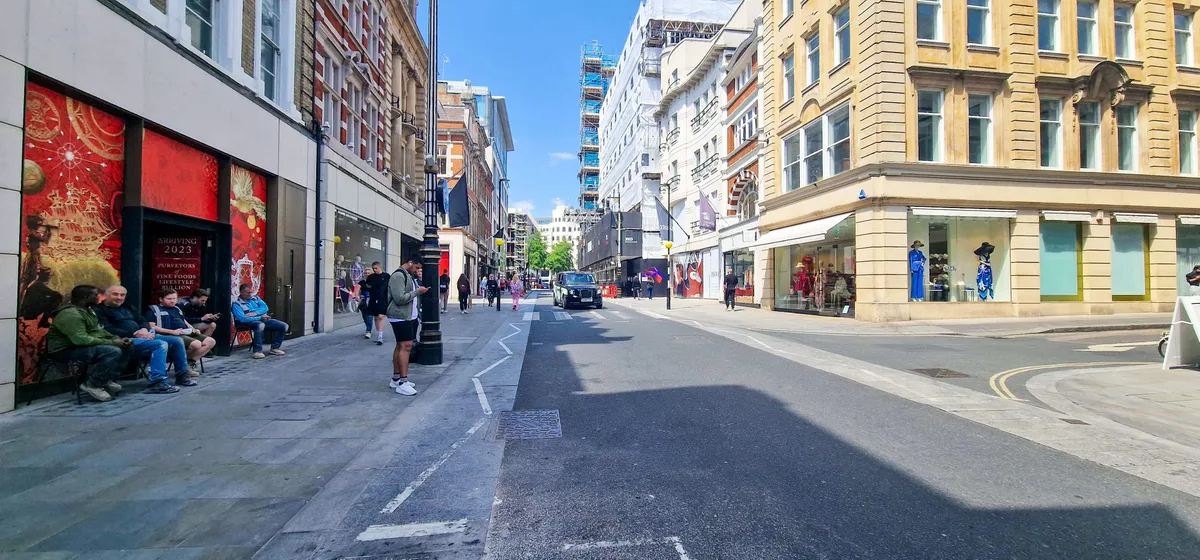 Prime Retail Space Available on New Bond Street, 185 sqm, pop up store in London, interior view