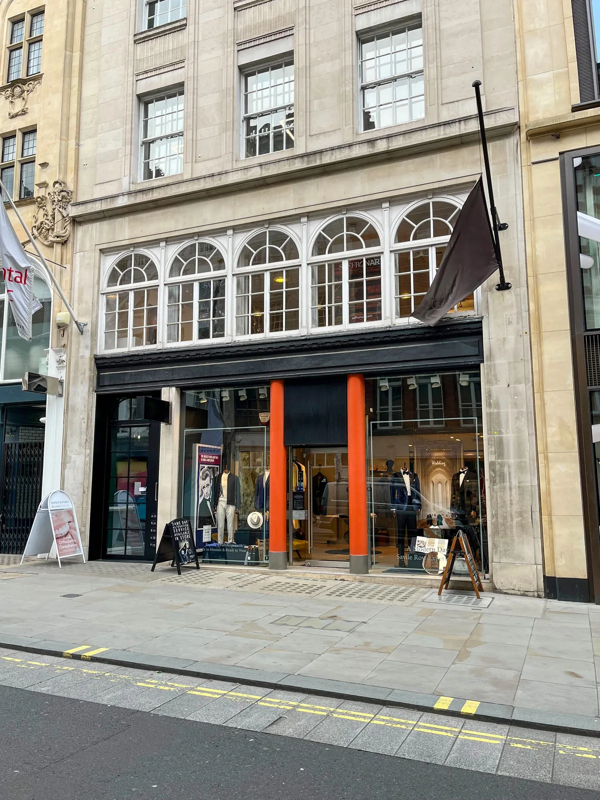 Prime Retail Space Available on New Bond Street, Mayfair, 195 sqm, pop up store in Greater London