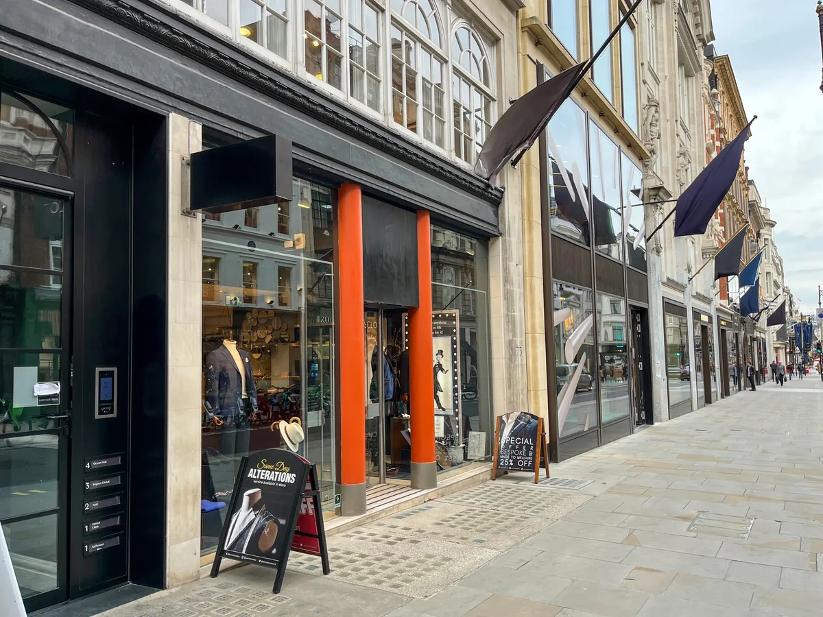 Prime Retail Space Available on New Bond Street, Mayfair, 195 sqm, pop up store in Greater London, interior view