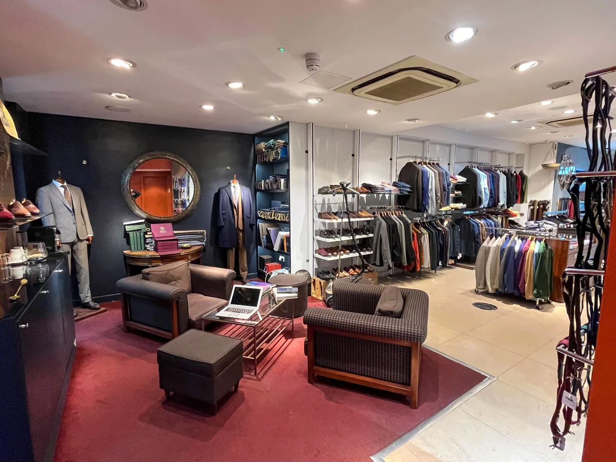 Prime Retail Space Available on New Bond Street, Mayfair, 195 sqm, pop up store in Greater London, second interior view