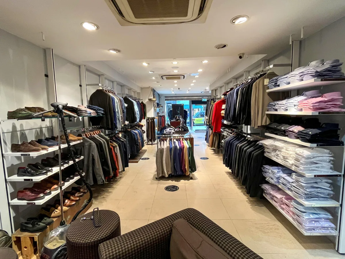 Prime Retail Space Available on New Bond Street, Mayfair, 195 sqm, pop up store in Greater London, third interior view