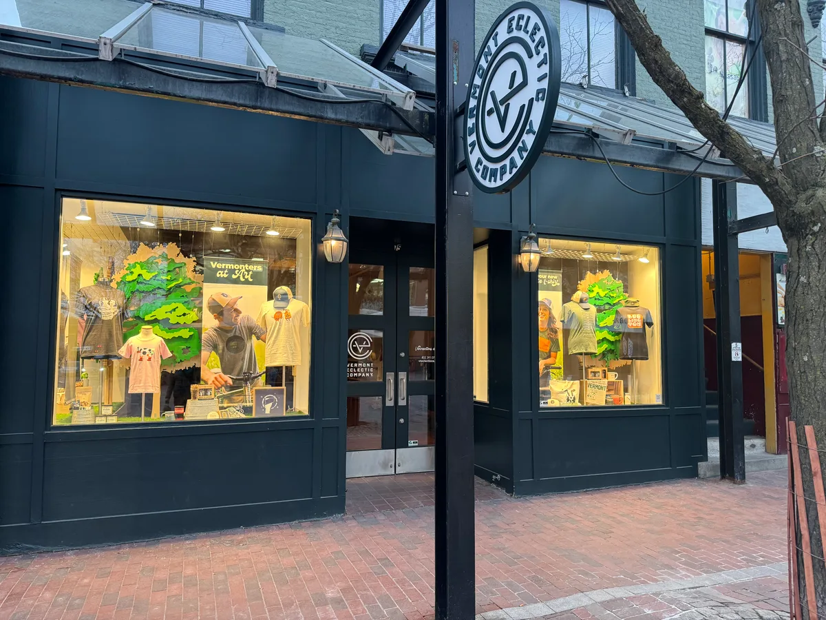 Prime Retail Space on Church Street Marketplace, 104 sqm, pop up store in Burlington, second interior view