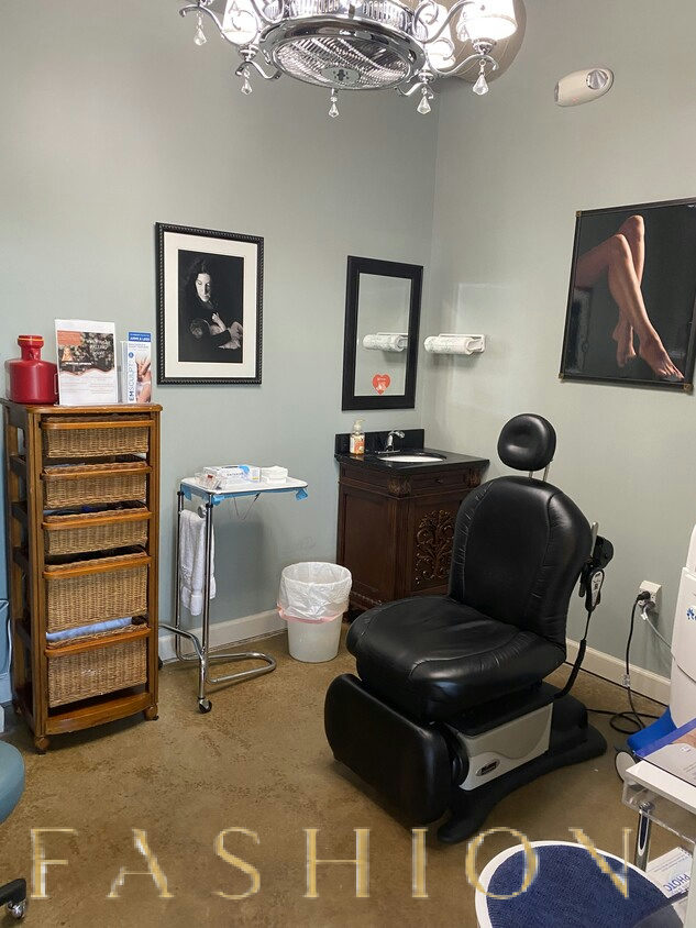 Prime Retail Space on Johnson Ferry Road, 35 sqm, pop up store in Marietta, interior view