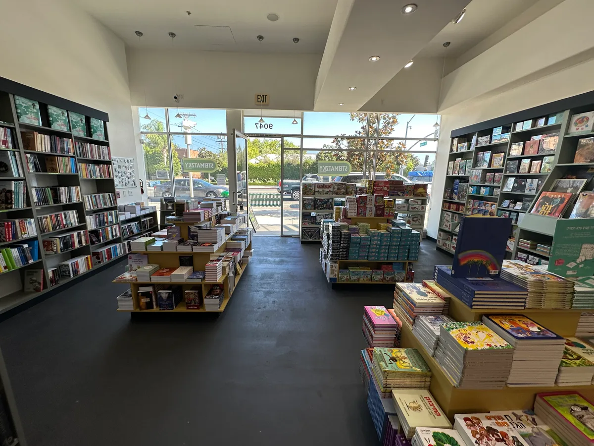 Prime Retail Space on West Olympic Boulevard, 84 sqm, pop up store in Beverly Hills