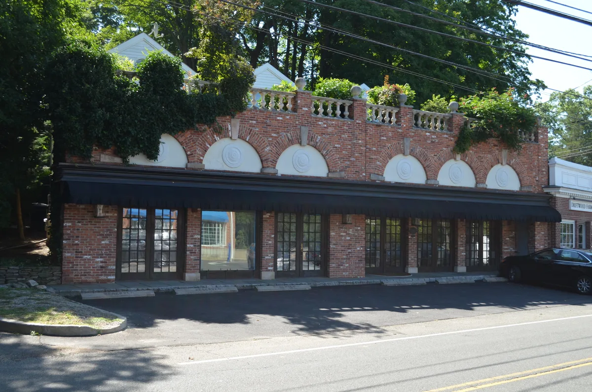 Prime Retail Space with Showroom and Offices in Southport, 346 sqm, pop up store in Fairfield