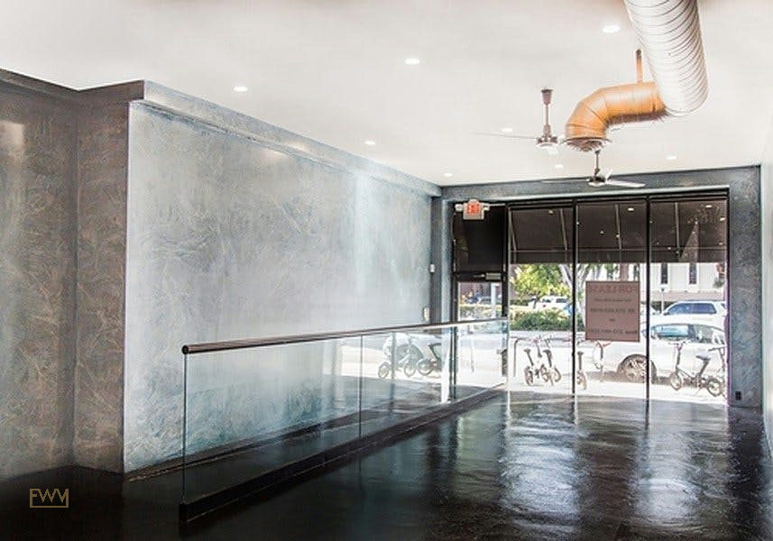 Prime Retail Storefront on Melrose Avenue, Los Angeles, 195 sqm, pop up store