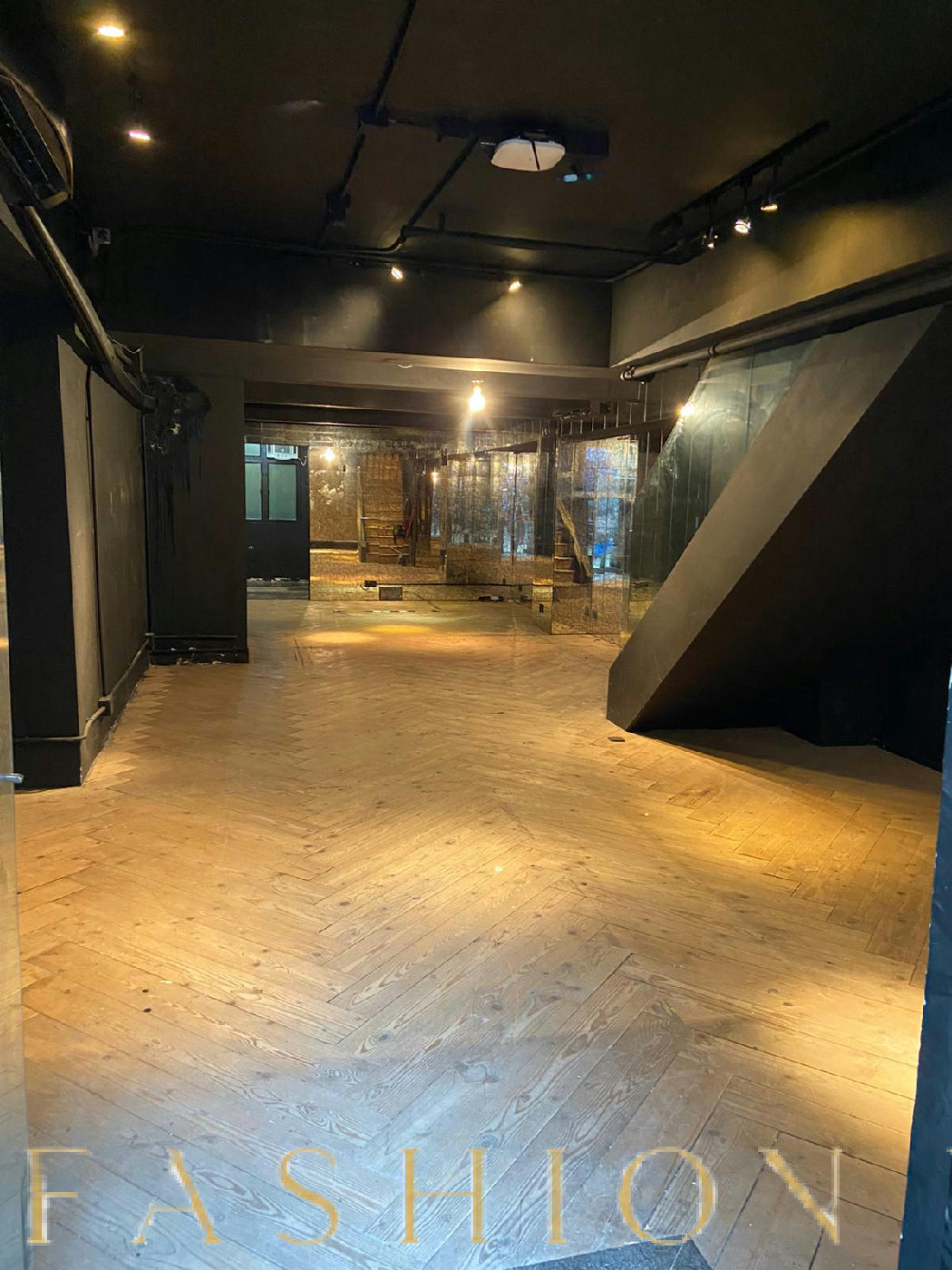 Prime Retail Unit Available in SoHo Area, 112 sqm, pop up store in Hong Kong