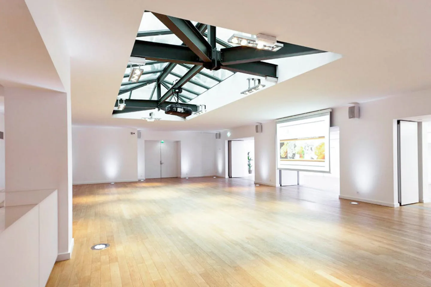 Prime Showroom in Palais-Royal, Paris — 2