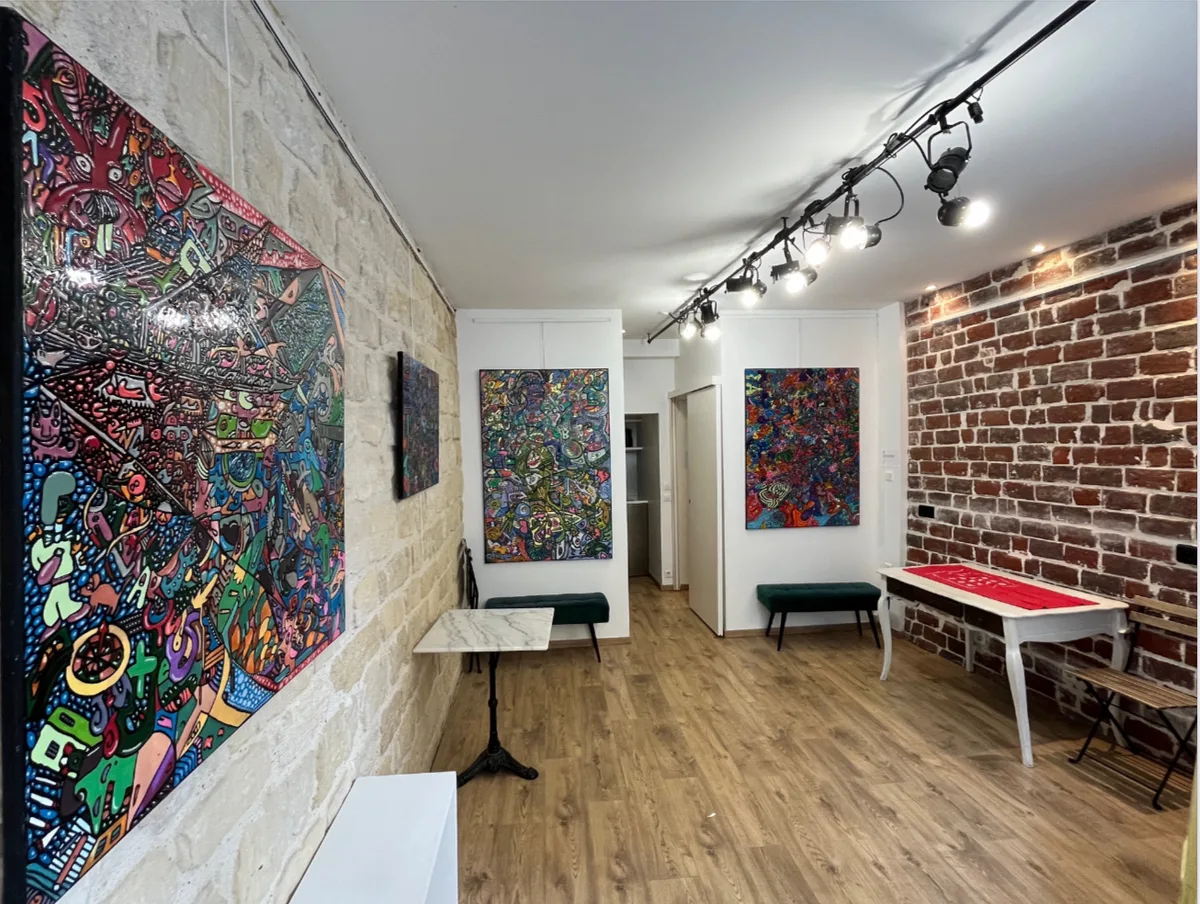 Prime Street-Level Space in Iconic Montmartre