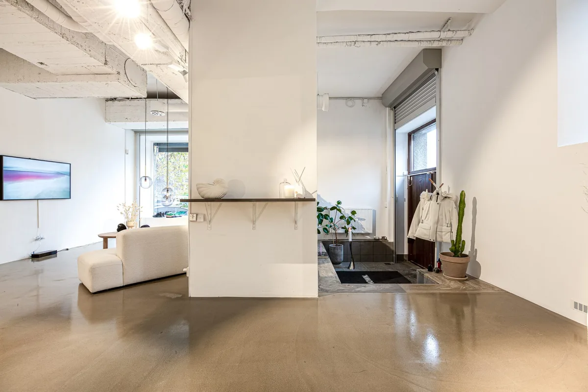 Prime White Box Space for Gallery or Pop-Up Shop, 67 sqm, pop up store in Centrum, second interior view