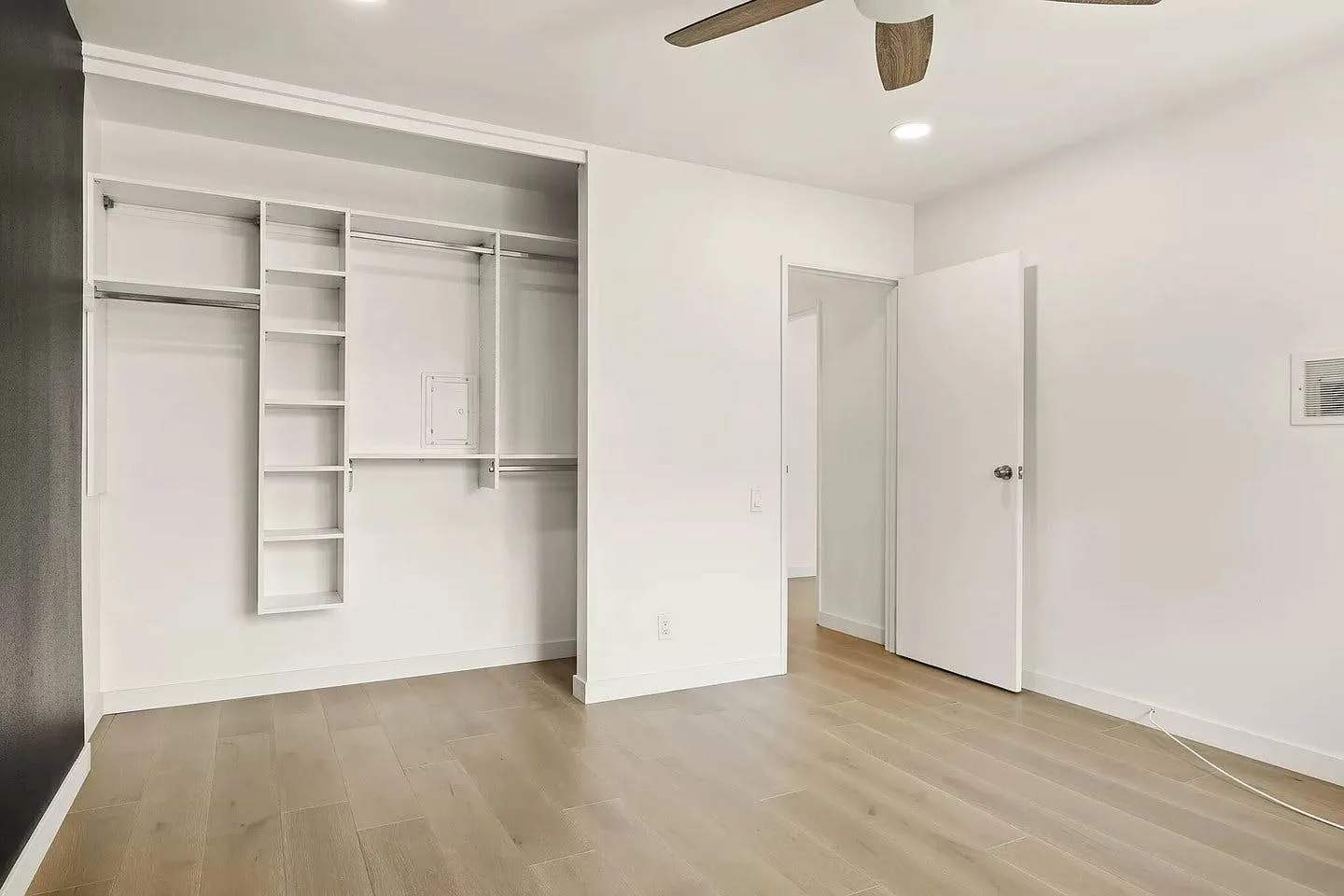 Pristine 1-Bedroom Commercial Space in Santa Barbara — 2
