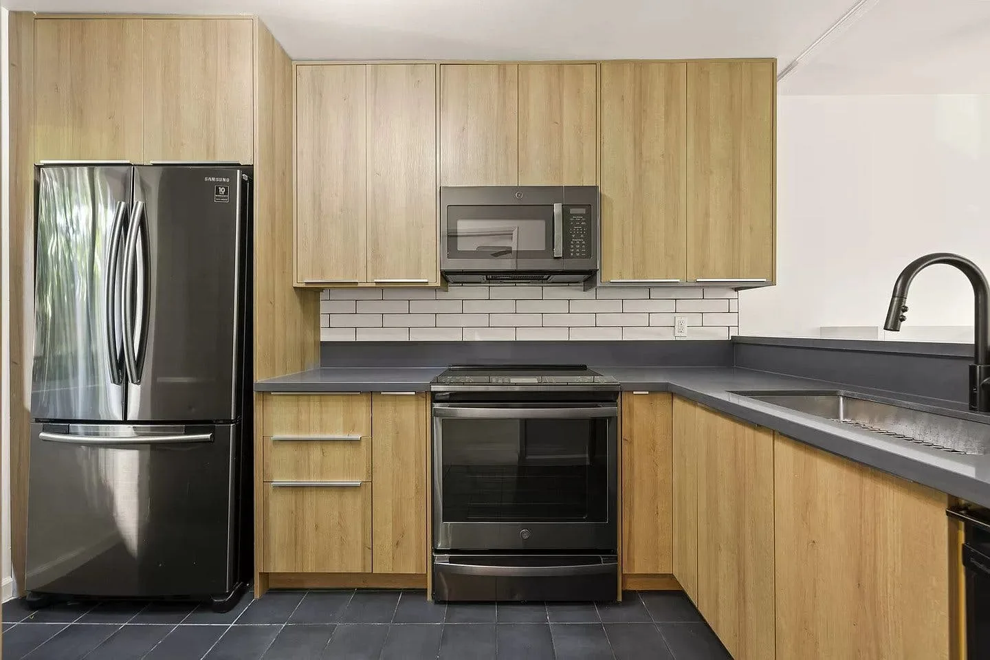 Pristine 1-Bedroom Commercial Space in Santa Barbara — 4