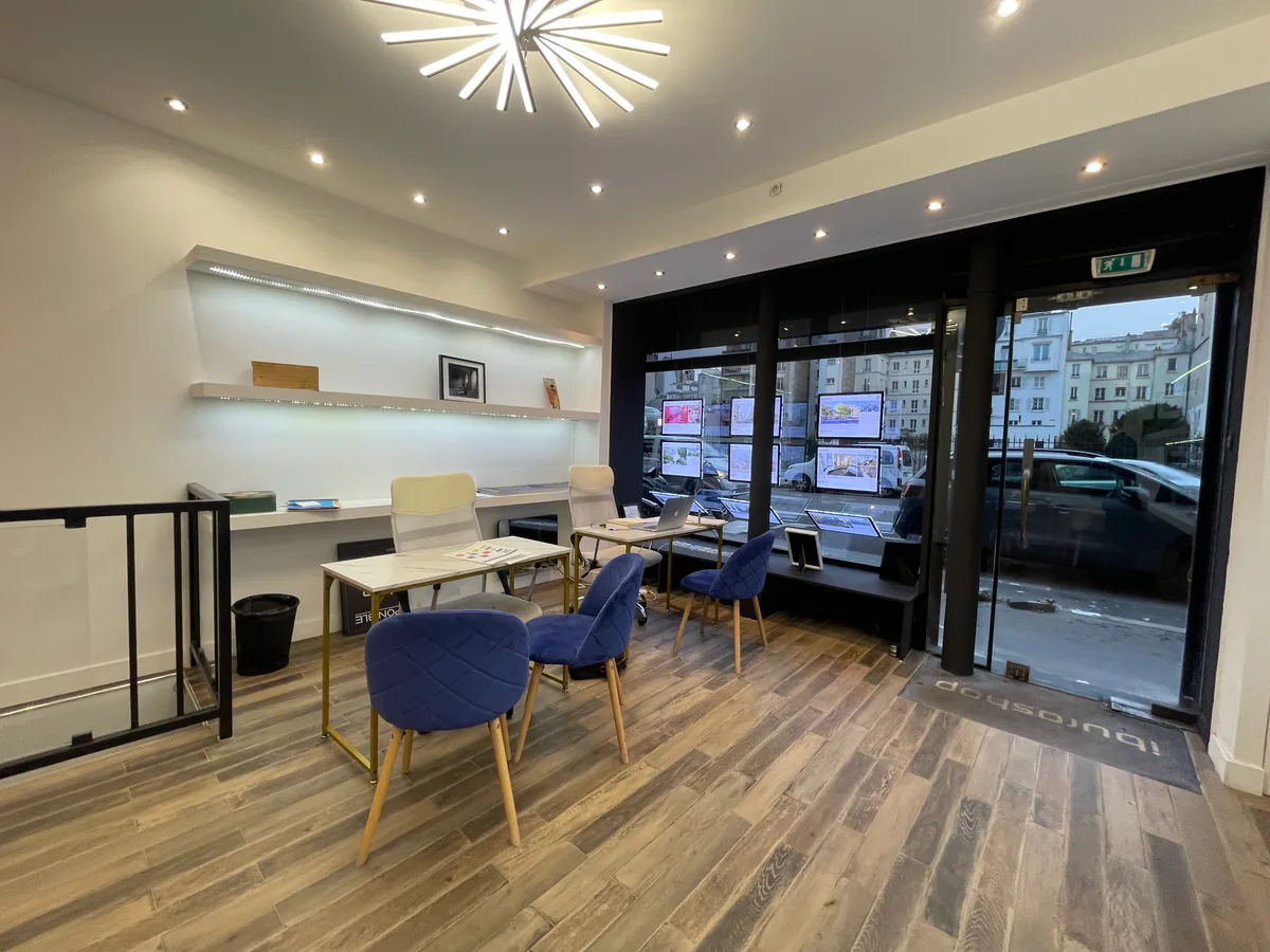 Pristine Retail Space on Rue de Rome, 40 sqm, retail activation, pop-up rental in Paris, interior view