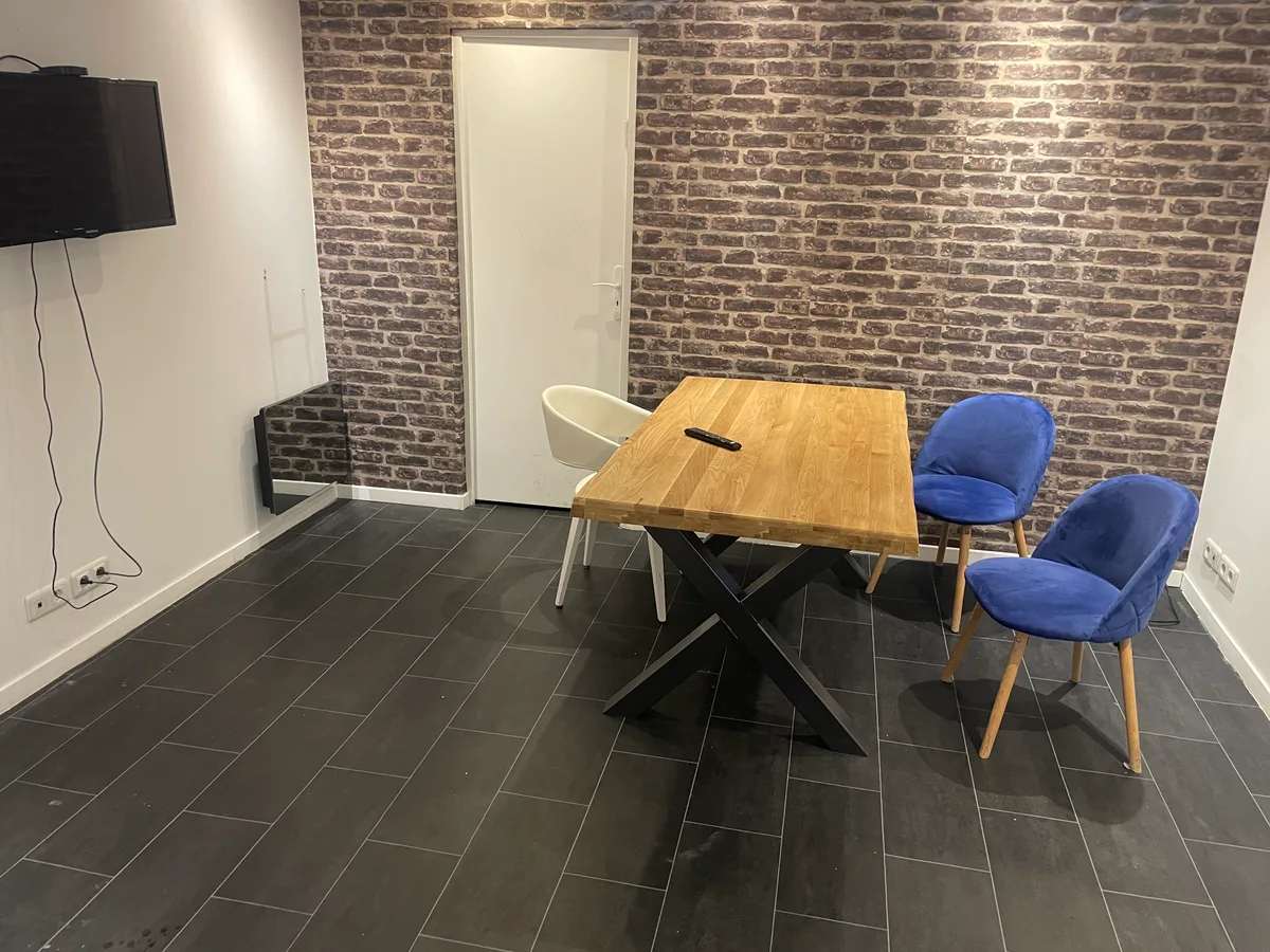 Pristine Retail Space on Rue de Rome, 40 sqm, retail activation, pop-up rental in Paris, additional interior view