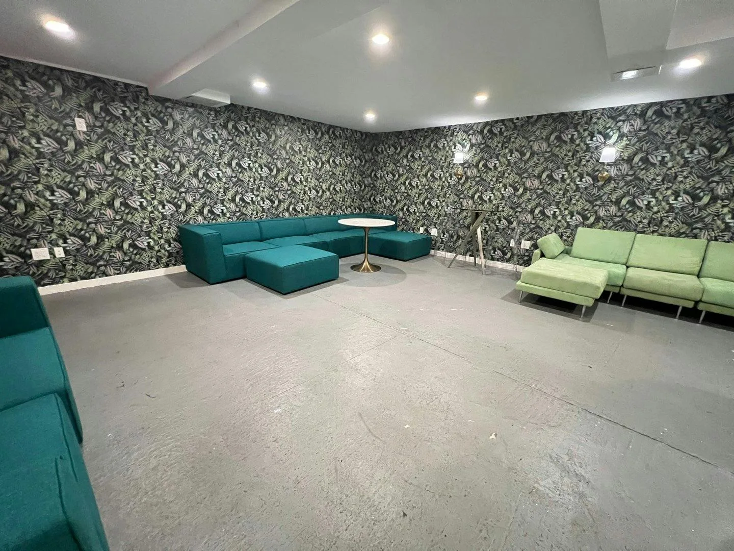 Private 1,000 Sq Ft Gallery Lounge in Brooklyn — 2