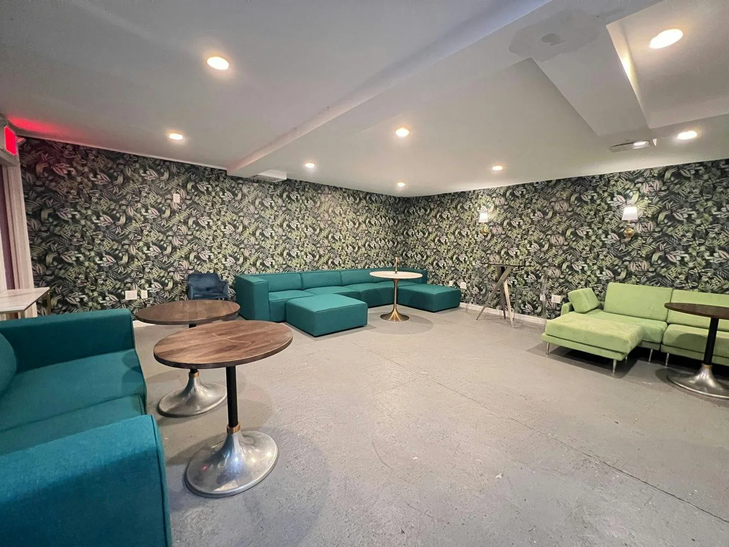 Private 1,000 Sq Ft Gallery Lounge in Brooklyn — 3