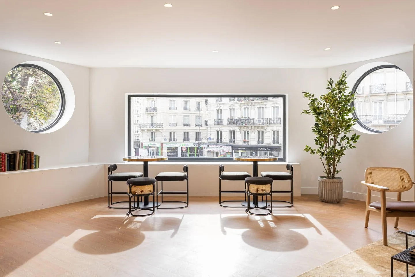 Private 48-Desk Office at 26 Rue de Montholon, Paris — 2