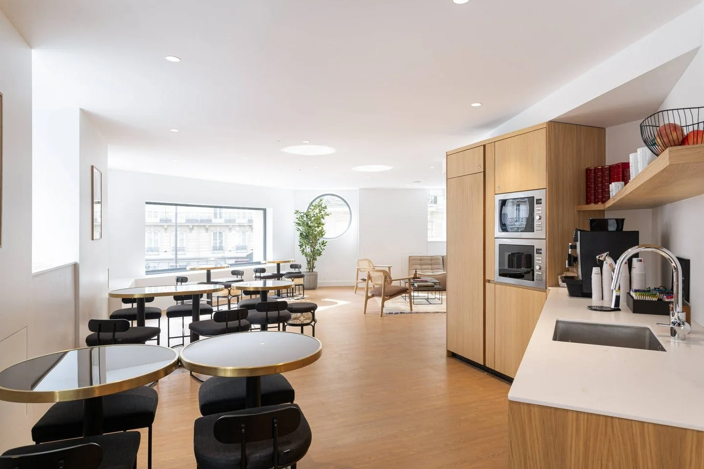 Private 48-Desk Office at 26 Rue de Montholon, Paris — 3